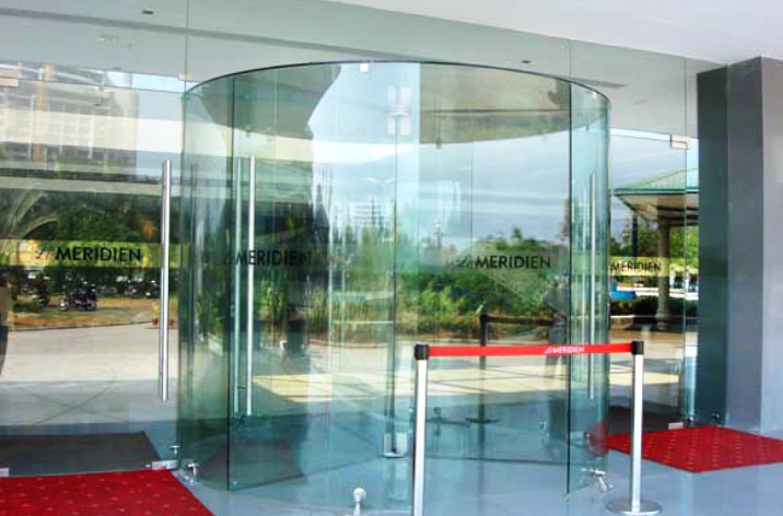 Microsoft Word - LE MERIDIEN - COCHIN- glass photo.doc