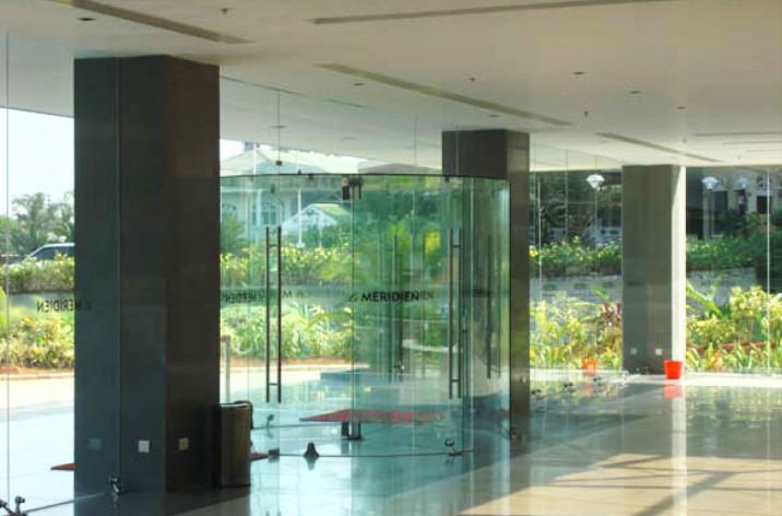 Microsoft Word - LE MERIDIEN - COCHIN- glass photo.doc