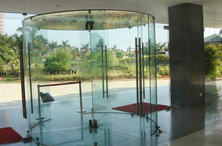 Microsoft Word - LE MERIDIEN - COCHIN- glass photo.doc