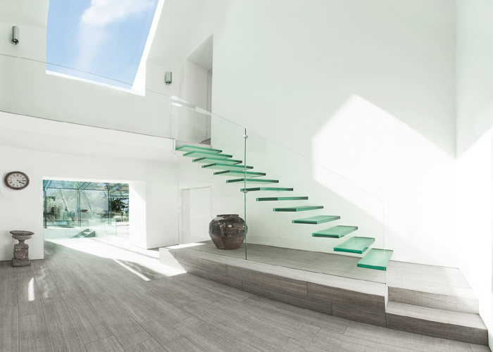 glass stair case 700x500